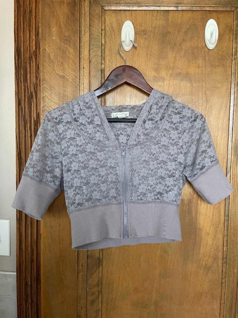 Lovely Hooded LOVE BY DESIGN Lace Mauve-Purple Crop Zip Up Jacket Top